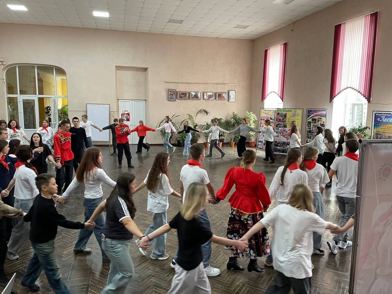 Накануне Всероссийского праздника «День народного единства» в МБОУ-СОШ №2 им.А.И.Герцена вместе с партнёрами – АНО Центром социального развития «ДЕЙСТВУЙ» и волонтёрами отряда "Росток" для обучающихся 7-х классов прошло...