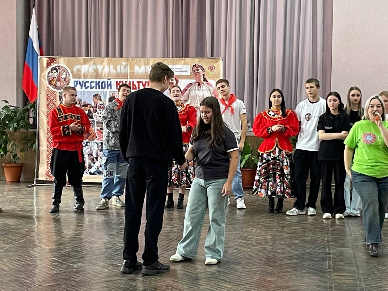 Накануне Всероссийского праздника «День народного единства» в МБОУ-СОШ №2 им.А.И.Герцена вместе с партнёрами – АНО Центром социального развития «ДЕЙСТВУЙ» и волонтёрами отряда "Росток" для обучающихся 7-х классов прошло... Накануне Всероссийского праздника «День народного единства» в МБОУ-СОШ №2 им.А.И.Герцена вместе с партнёрами – АНО Центром социального развития «ДЕЙСТВУЙ» и волонтёрами отряда "Росток" для обучающихся 7-х классов прошло...