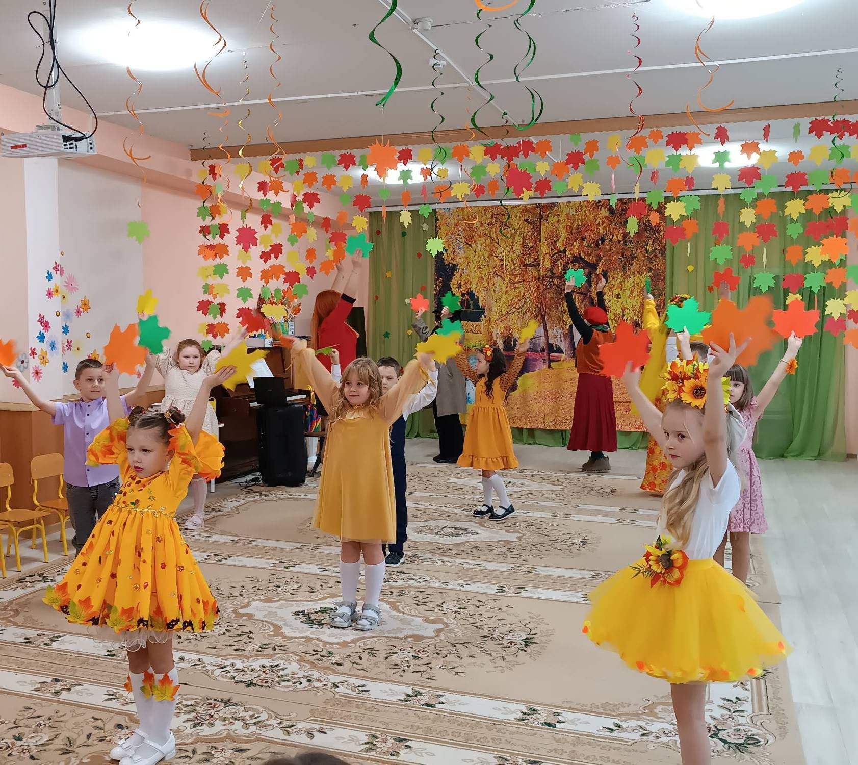 Праздники в детском саду - это всегда волшебство, а осень считается самым волшебным временем года Праздники в детском саду - это всегда волшебство, а осень считается самым волшебным временем года