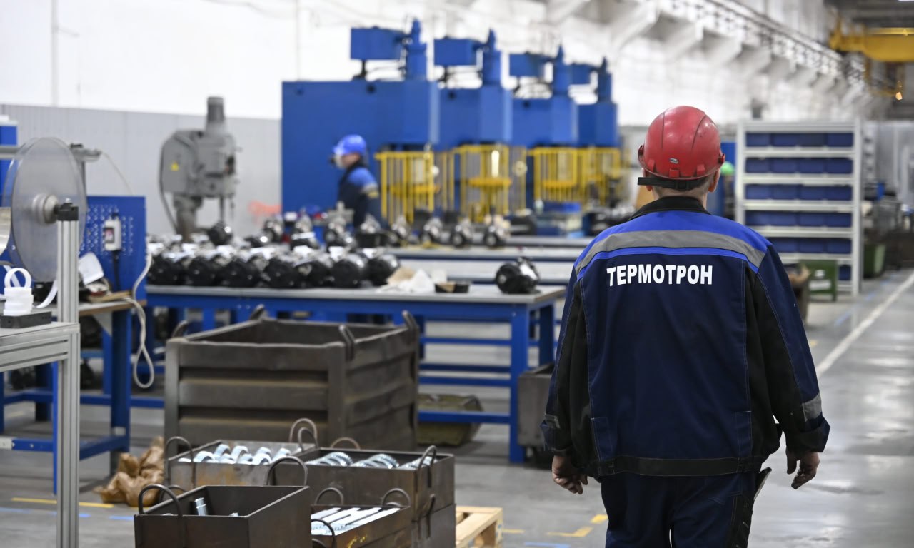 Александр Богомаз: Сегодня вместе с председателем комитета Государственной Думы по физической культуре и спорту Олегом Васильевичем Матыциным посетил ООО «Термотрон-завод» Александр Богомаз: Сегодня вместе с председателем комитета Государственной Думы по физической культуре и спорту Олегом Васильевичем Матыциным посетил ООО «Термотрон-завод»