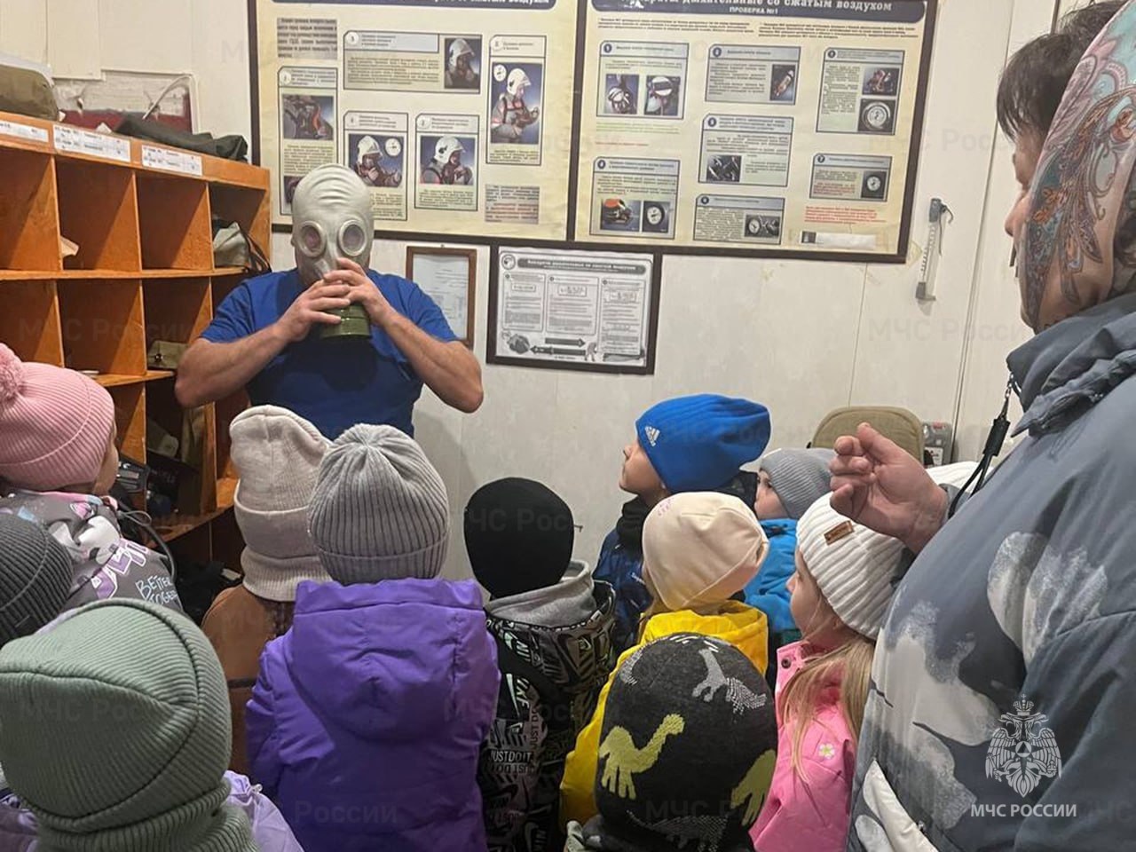 Пожарные провели экскурсию для севских дошколят Пожарные провели экскурсию для севских дошколят