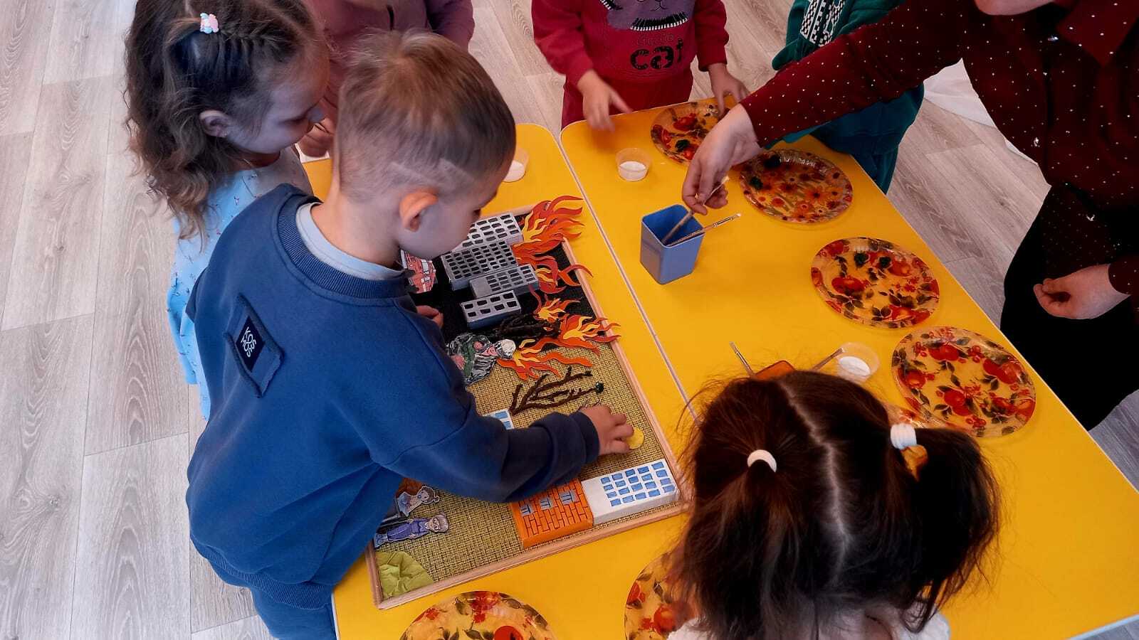 Если вдруг увидишь огонь или дым, звони по телефону 101 Если вдруг увидишь огонь или дым, звони по телефону 101