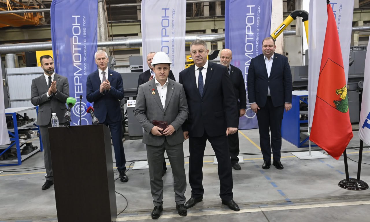 Александр Богомаз: Сегодня вместе с председателем комитета Государственной Думы по физической культуре и спорту Олегом Васильевичем Матыциным посетил ООО «Термотрон-завод» Александр Богомаз: Сегодня вместе с председателем комитета Государственной Думы по физической культуре и спорту Олегом Васильевичем Матыциным посетил ООО «Термотрон-завод»