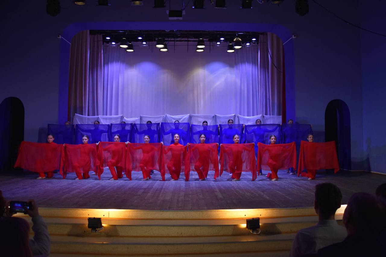 В городе Дятьково прошёл праздничный концерт «Под флагом единства» Ежегодно 4 ноября в России отмечается государственный праздник – День народного единства В городе Дятьково прошёл праздничный концерт «Под флагом единства» Ежегодно 4 ноября в России отмечается государственный праздник – День народного единства