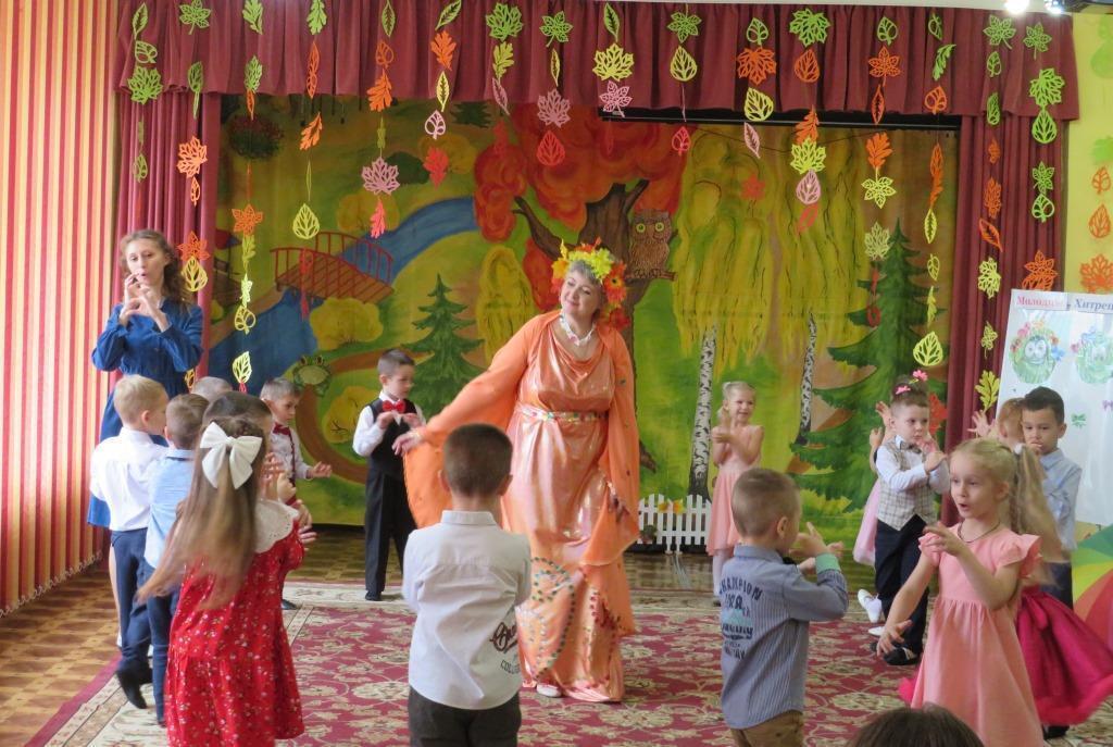 С 28 по 31 октября 2025 года в МБДОУ № 17 «Светлячок» прошла череда самых настоящих осенних праздников – добрых, весёлых и по-настоящему волшебных С 28 по 31 октября 2025 года в МБДОУ № 17 «Светлячок» прошла череда самых настоящих осенних праздников – добрых, весёлых и по-настоящему волшебных