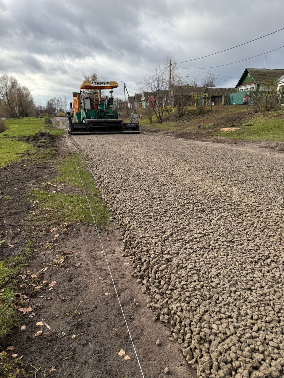 По федеральной программе «Развитие транспортной инфраструктуры на сельских территориях» в селе Киваи Клинцовского района Брянской области идет ремонт участка автомобильной дороги по улице Первомайская По федеральной программе «Развитие транспортной инфраструктуры на сельских территориях» в селе Киваи Клинцовского района Брянской области идет ремонт участка автомобильной дороги по улице Первомайская