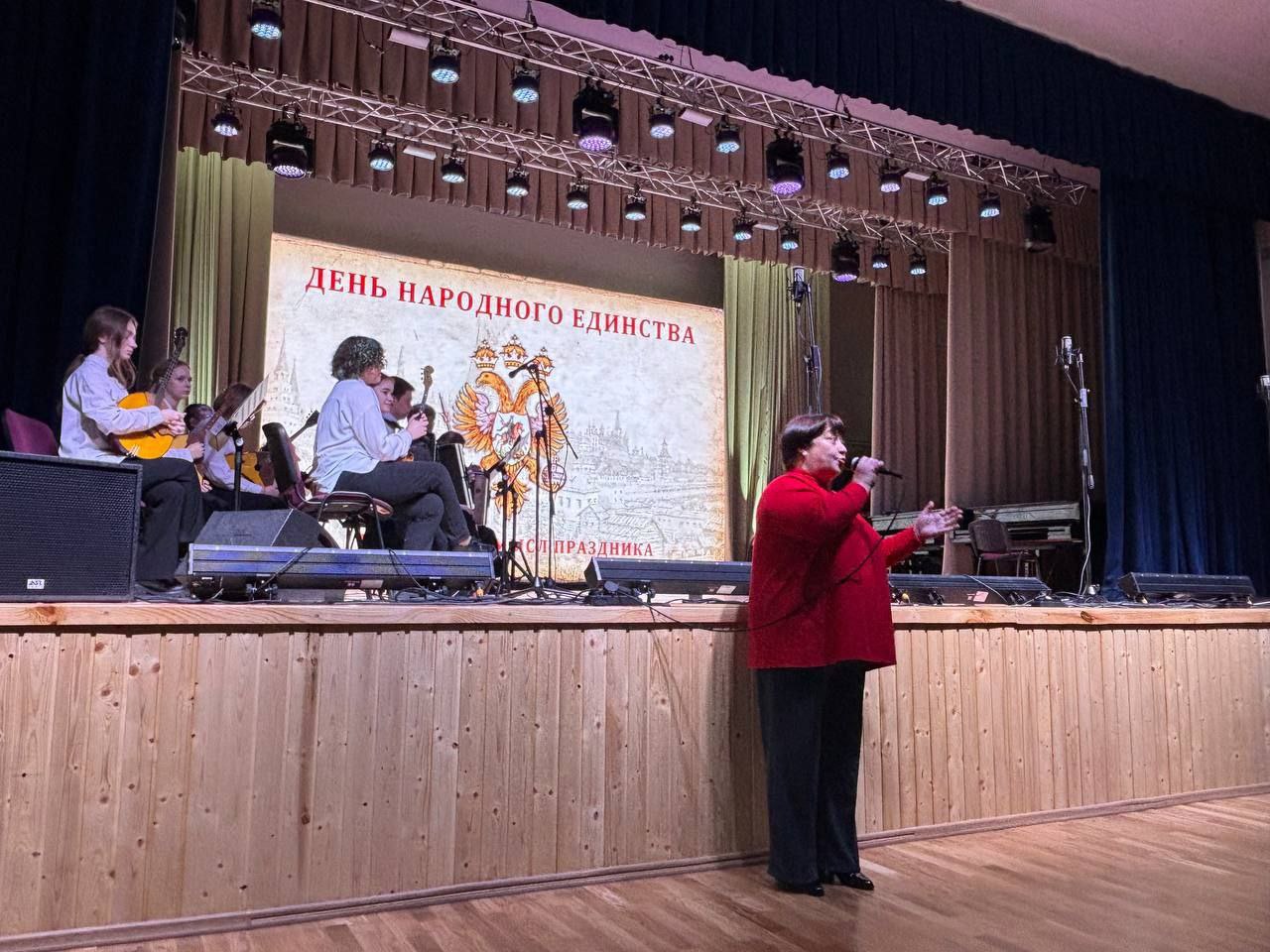 В Брянском областном колледже искусств состоялся торжественный концерт, посвященный Дню народного единства и проведенный по инициативе заведующего отделом духовно-нравственного воспитания молодежи Брянской епархии отца... В Брянском областном колледже искусств состоялся торжественный концерт, посвященный Дню народного единства и проведенный по инициативе заведующего отделом духовно-нравственного воспитания молодежи Брянской епархии отца...