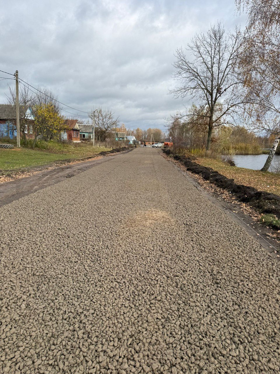 По федеральной программе «Развитие транспортной инфраструктуры на сельских территориях» в селе Киваи Клинцовского района Брянской области идет ремонт участка автомобильной дороги по улице Первомайская По федеральной программе «Развитие транспортной инфраструктуры на сельских территориях» в селе Киваи Клинцовского района Брянской области идет ремонт участка автомобильной дороги по улице Первомайская