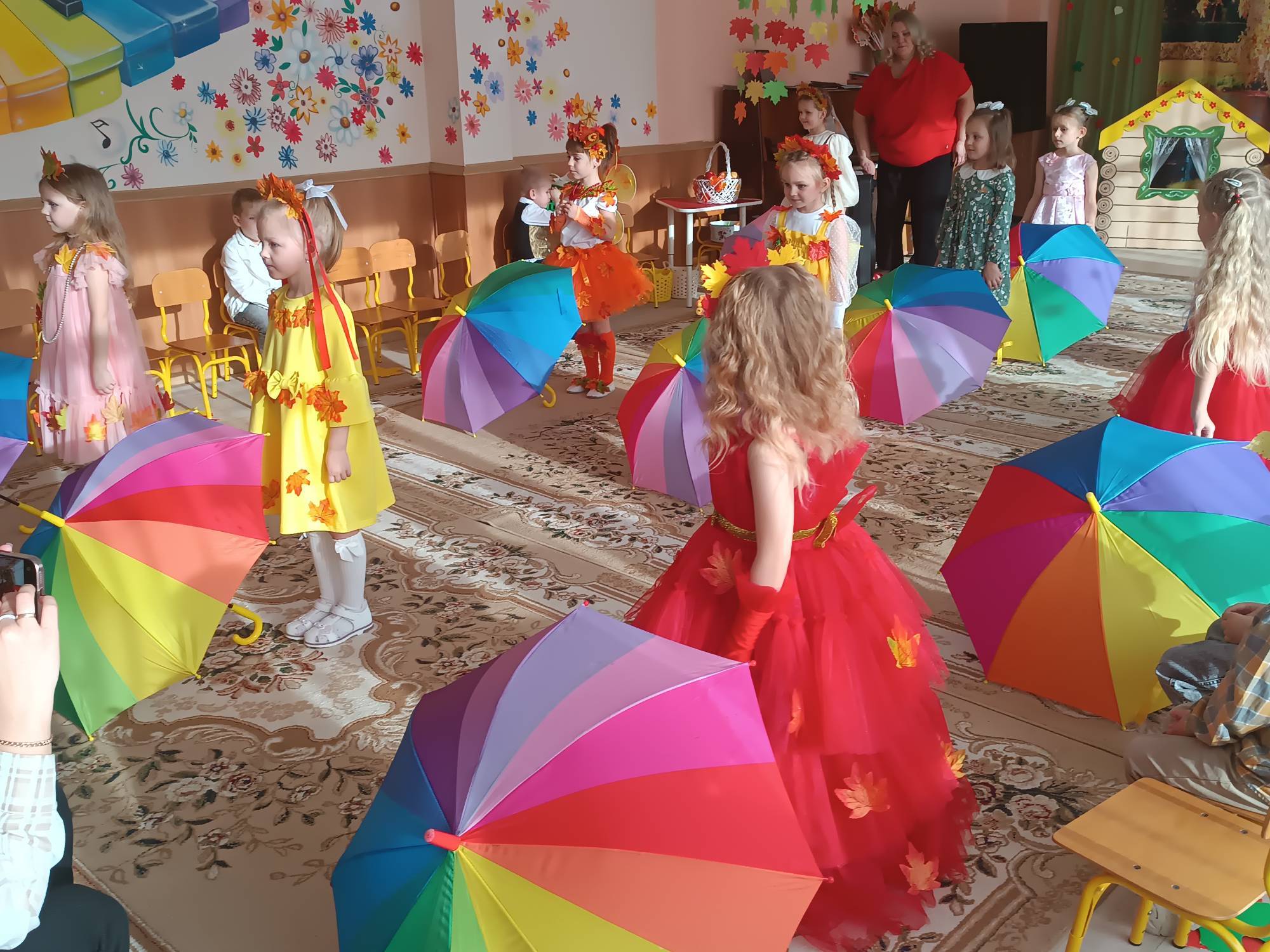 Праздники в детском саду - это всегда волшебство, а осень считается самым волшебным временем года Праздники в детском саду - это всегда волшебство, а осень считается самым волшебным временем года