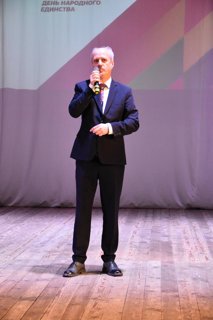 В городе Дятьково прошёл праздничный концерт «Под флагом единства» Ежегодно 4 ноября в России отмечается государственный праздник – День народного единства В городе Дятьково прошёл праздничный концерт «Под флагом единства» Ежегодно 4 ноября в России отмечается государственный праздник – День народного единства