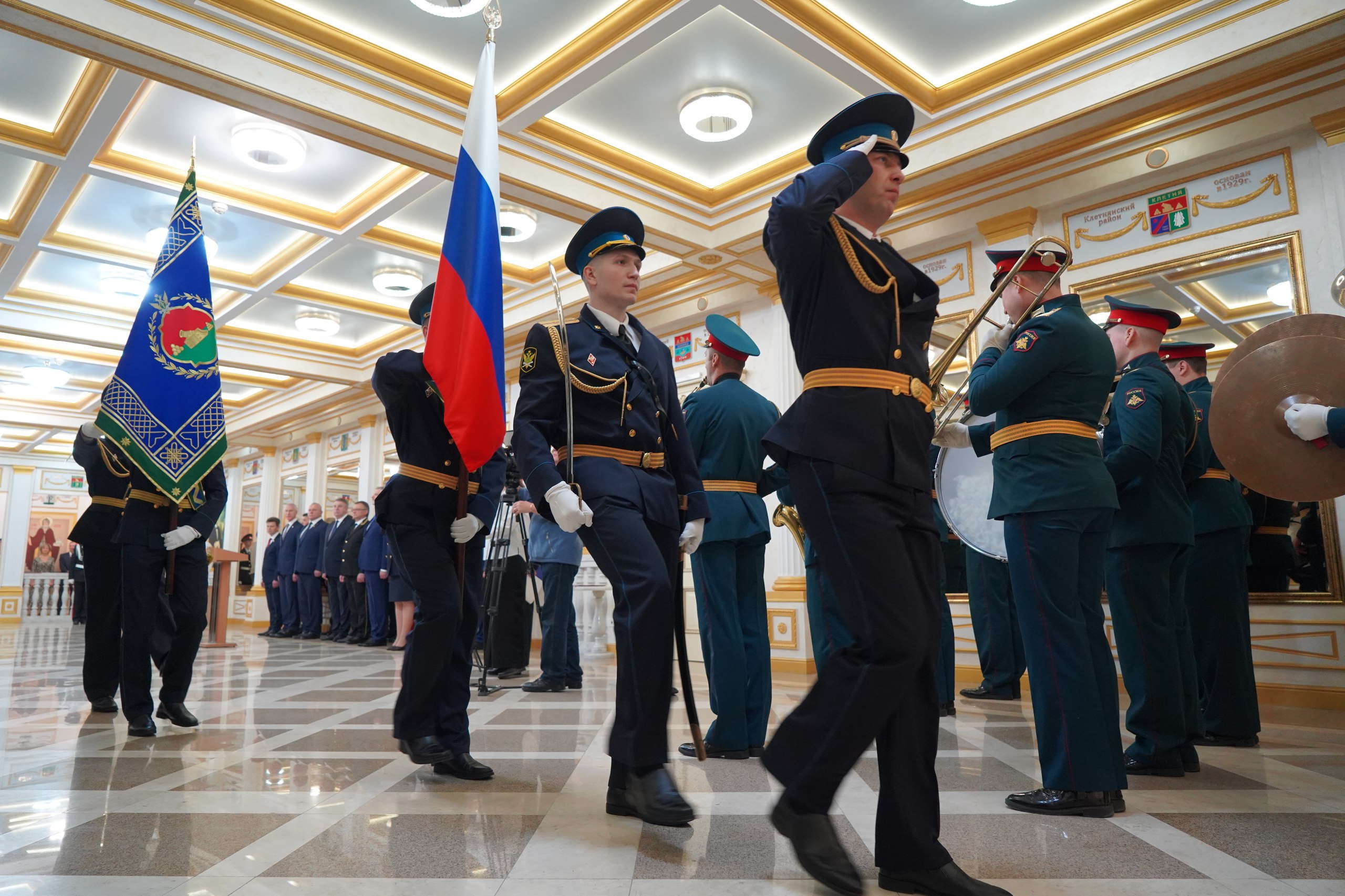 Александр Богомаз: Поздравил сотрудников и ветеранов Управления Федеральной службы судебных приставов по Брянской области с профессиональным праздником и знаменательной датой — 160-летием со дня основания института судебных...