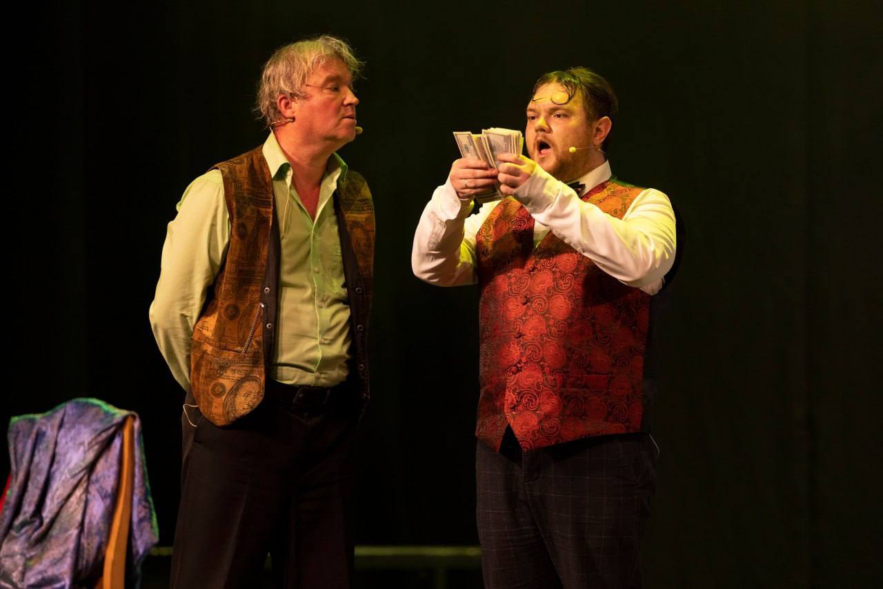 «Цветок душистых прерий». Вчера на сцене к/з «Дружба» состоялась музыкальная новелла Владимира Дубинина «Цветок душистых прерий» по мотивам произведений известного английского писателя Томаса Майн Рида Власть, деньги... «Цветок душистых прерий». Вчера на сцене к/з «Дружба» состоялась музыкальная новелла Владимира Дубинина «Цветок душистых прерий» по мотивам произведений известного английского писателя Томаса Майн Рида Власть, деньги...