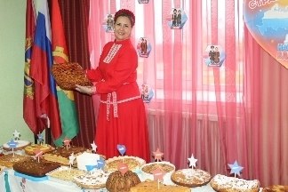 Ежегодно в преддверии Дня народного единства в МБДОУ – детский сад №22 «Солнышко» проходит необычная акция «Пирог дружбы» Ежегодно в преддверии Дня народного единства в МБДОУ – детский сад №22 «Солнышко» проходит необычная акция «Пирог дружбы»