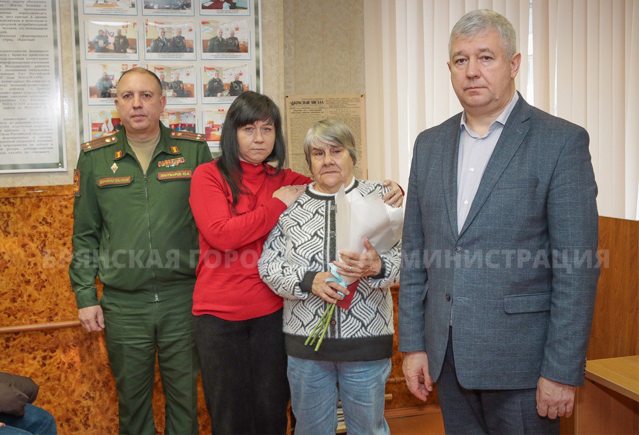 Семьям павших героев вручили ордена Мужества Семьям павших героев вручили ордена Мужества