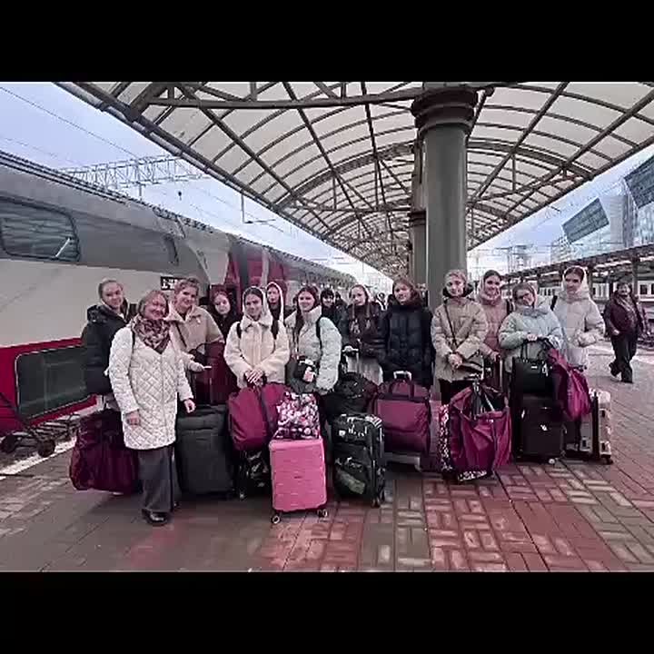 «Акварель» в Ярославле!. Для ансамбля это путешествие стало настоящим праздником — с дорогой, репетициями, сценой, волнением и, конечно, радостью побед! Самые старшие девочки коллектива блестяще выступили на I Всероссийском...