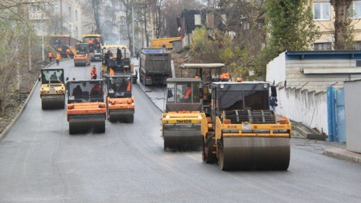 В Брянске на улице Горького уложили асфальт