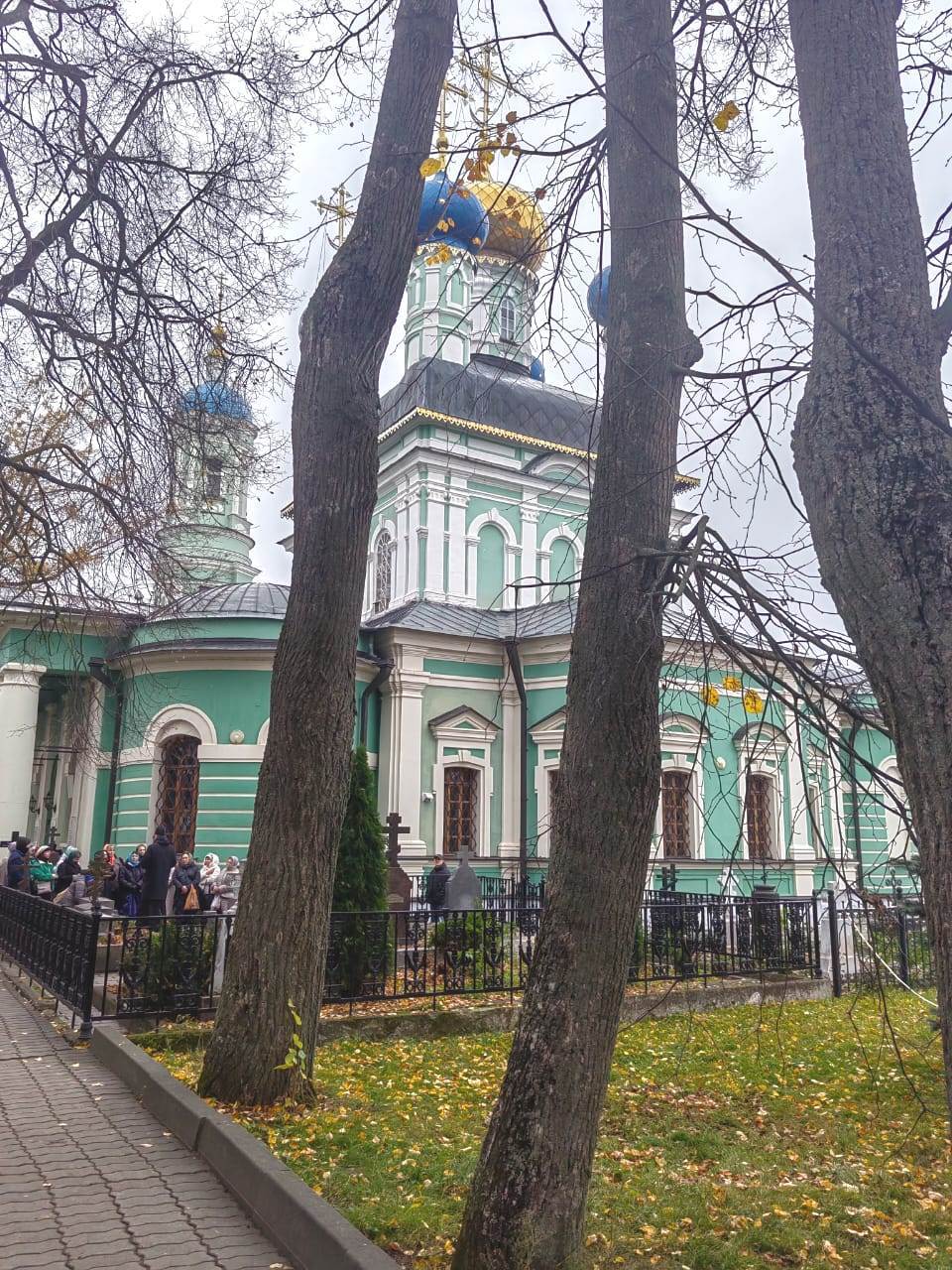 Участники Клуба «Активное долголетие» вместе с коллективом нашего Центра совершили незабываемую поездку в Калужскую область, которая подарила им не только новые впечатления, но и возможность прикоснуться к глубоким духовным... Участники Клуба «Активное долголетие» вместе с коллективом нашего Центра совершили незабываемую поездку в Калужскую область, которая подарила им не только новые впечатления, но и возможность прикоснуться к глубоким духовным...