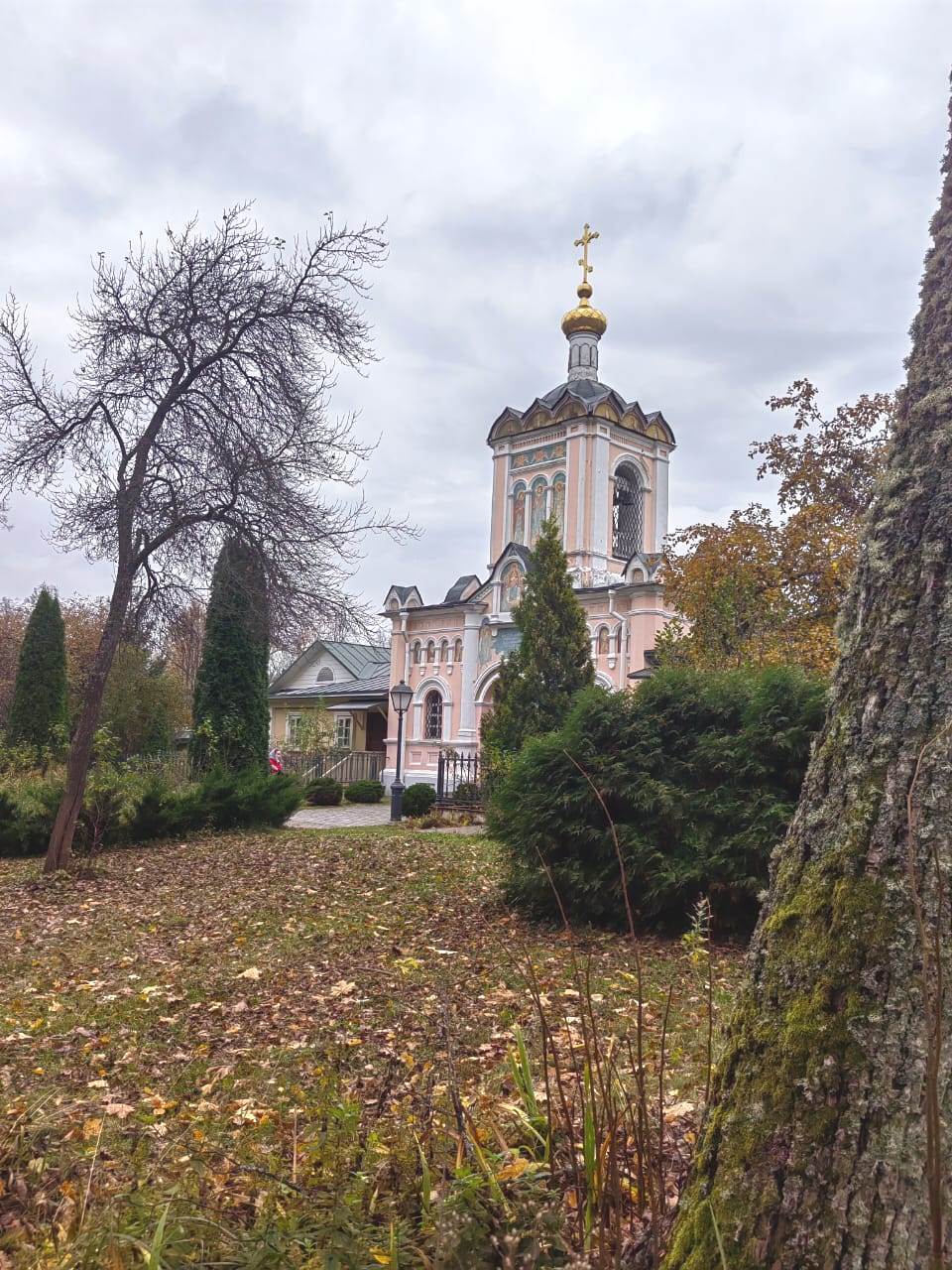 Участники Клуба «Активное долголетие» вместе с коллективом нашего Центра совершили незабываемую поездку в Калужскую область, которая подарила им не только новые впечатления, но и возможность прикоснуться к глубоким духовным... Участники Клуба «Активное долголетие» вместе с коллективом нашего Центра совершили незабываемую поездку в Калужскую область, которая подарила им не только новые впечатления, но и возможность прикоснуться к глубоким духовным...