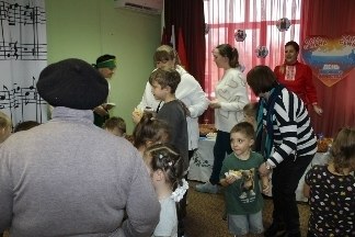 Ежегодно в преддверии Дня народного единства в МБДОУ – детский сад №22 «Солнышко» проходит необычная акция «Пирог дружбы» Ежегодно в преддверии Дня народного единства в МБДОУ – детский сад №22 «Солнышко» проходит необычная акция «Пирог дружбы»