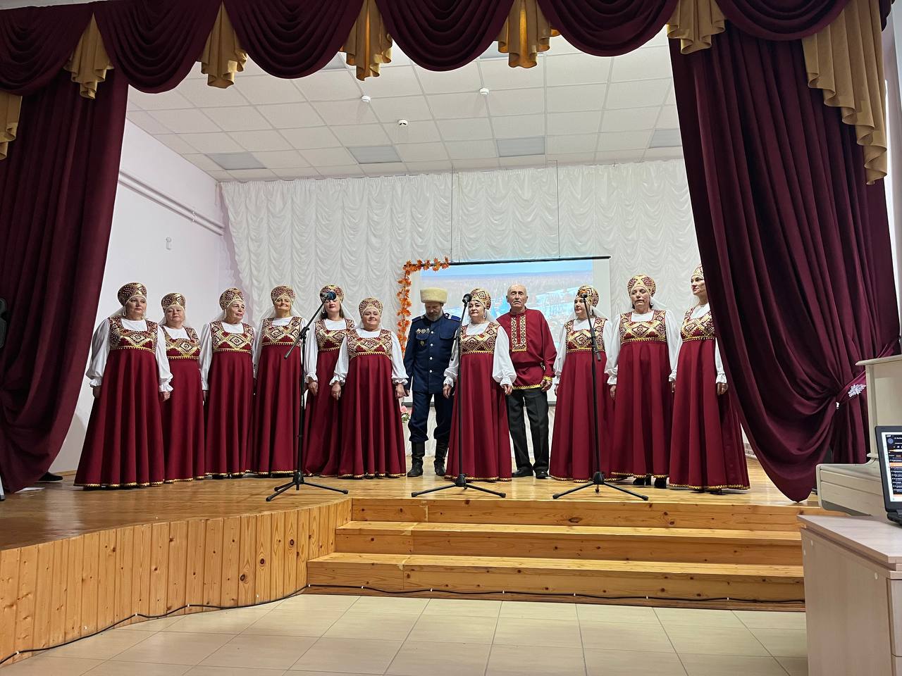 31 октября, в преддверии Дня народного единства, в ДШИ п. Клетня состоялся торжественный концерт 31 октября, в преддверии Дня народного единства, в ДШИ п. Клетня состоялся торжественный концерт