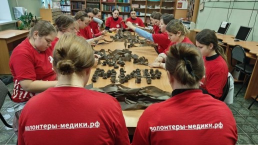 В преддверии празднования Дня народного единства волонтеры-медики из Брянского базового медицинского колледжа присоединились к благотворительной акции помощи бойцам специальной военной операции