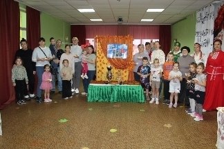 Ежегодно в преддверии Дня народного единства в МБДОУ – детский сад №22 «Солнышко» проходит необычная акция «Пирог дружбы» Ежегодно в преддверии Дня народного единства в МБДОУ – детский сад №22 «Солнышко» проходит необычная акция «Пирог дружбы»