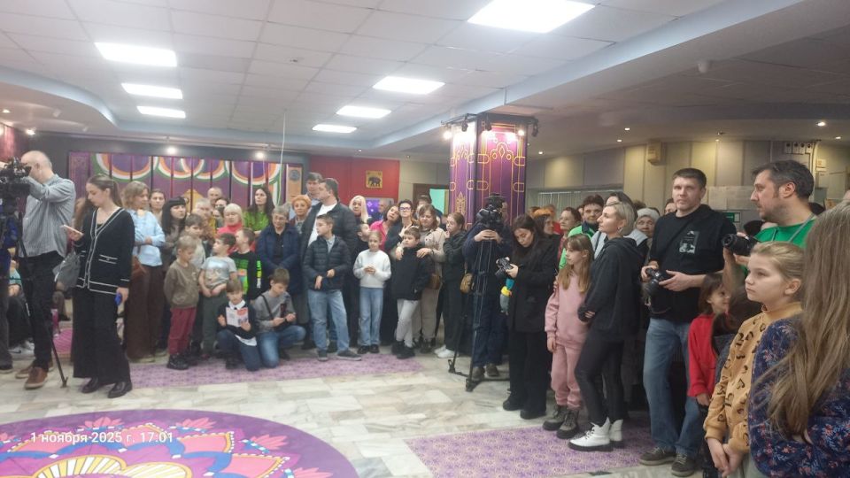 В эти минуты в Брянском государственном краеведческом музее проходят мероприятия Фестиваля индийской культуры "Сказочная и неповторимая" в рамках " Ночи искусств "