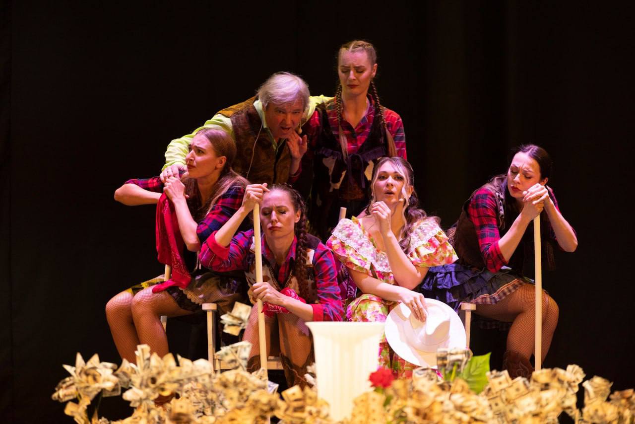 «Цветок душистых прерий». Вчера на сцене к/з «Дружба» состоялась музыкальная новелла Владимира Дубинина «Цветок душистых прерий» по мотивам произведений известного английского писателя Томаса Майн Рида Власть, деньги... «Цветок душистых прерий». Вчера на сцене к/з «Дружба» состоялась музыкальная новелла Владимира Дубинина «Цветок душистых прерий» по мотивам произведений известного английского писателя Томаса Майн Рида Власть, деньги...