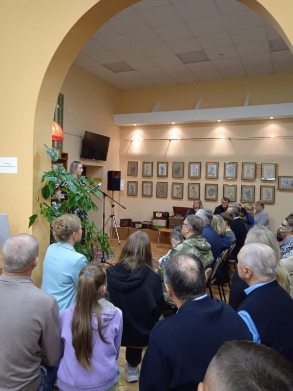 В рамках ночи искусств в МБУК "Историко-краеведческий музей Брянского района" проходит мероприятие "Искусство на защите Отечества"