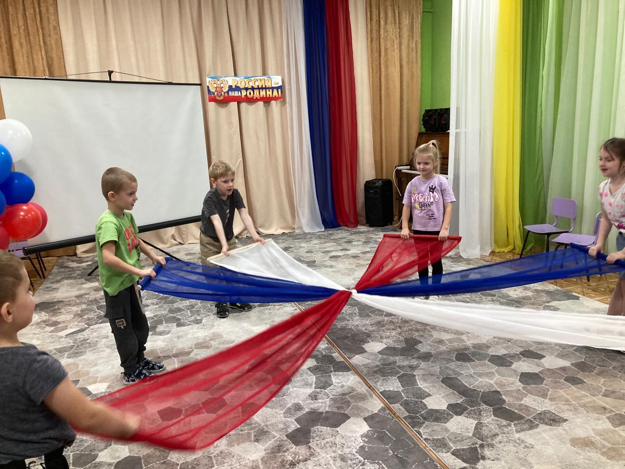 31 октября в МБДОУ № 15 "Белочка" прошёл тематический день, посвящённый Дню народного единства 31 октября в МБДОУ № 15 "Белочка" прошёл тематический день, посвящённый Дню народного единства