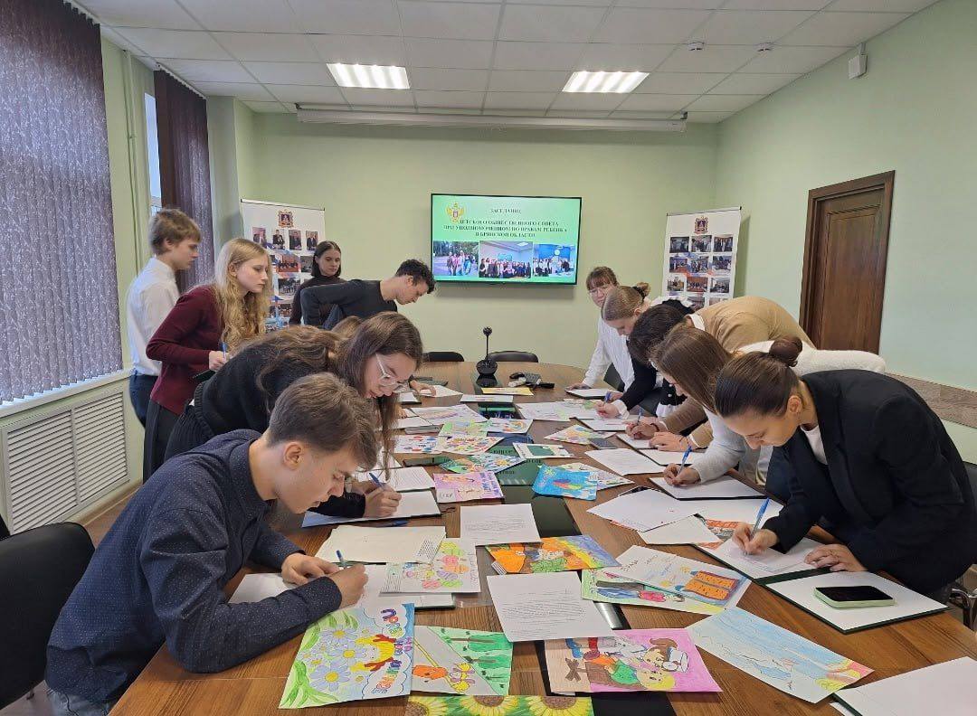 Очередное заседание Детского общественного совета при Уполномоченном по правам ребёнка в Брянской области прошло в творческой и вдохновляющей атмосфере Очередное заседание Детского общественного совета при Уполномоченном по правам ребёнка в Брянской области прошло в творческой и вдохновляющей атмосфере