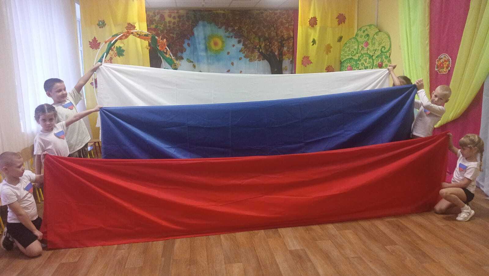 4 ноября в России отмечается праздник - День народного единства 4 ноября в России отмечается праздник - День народного единства