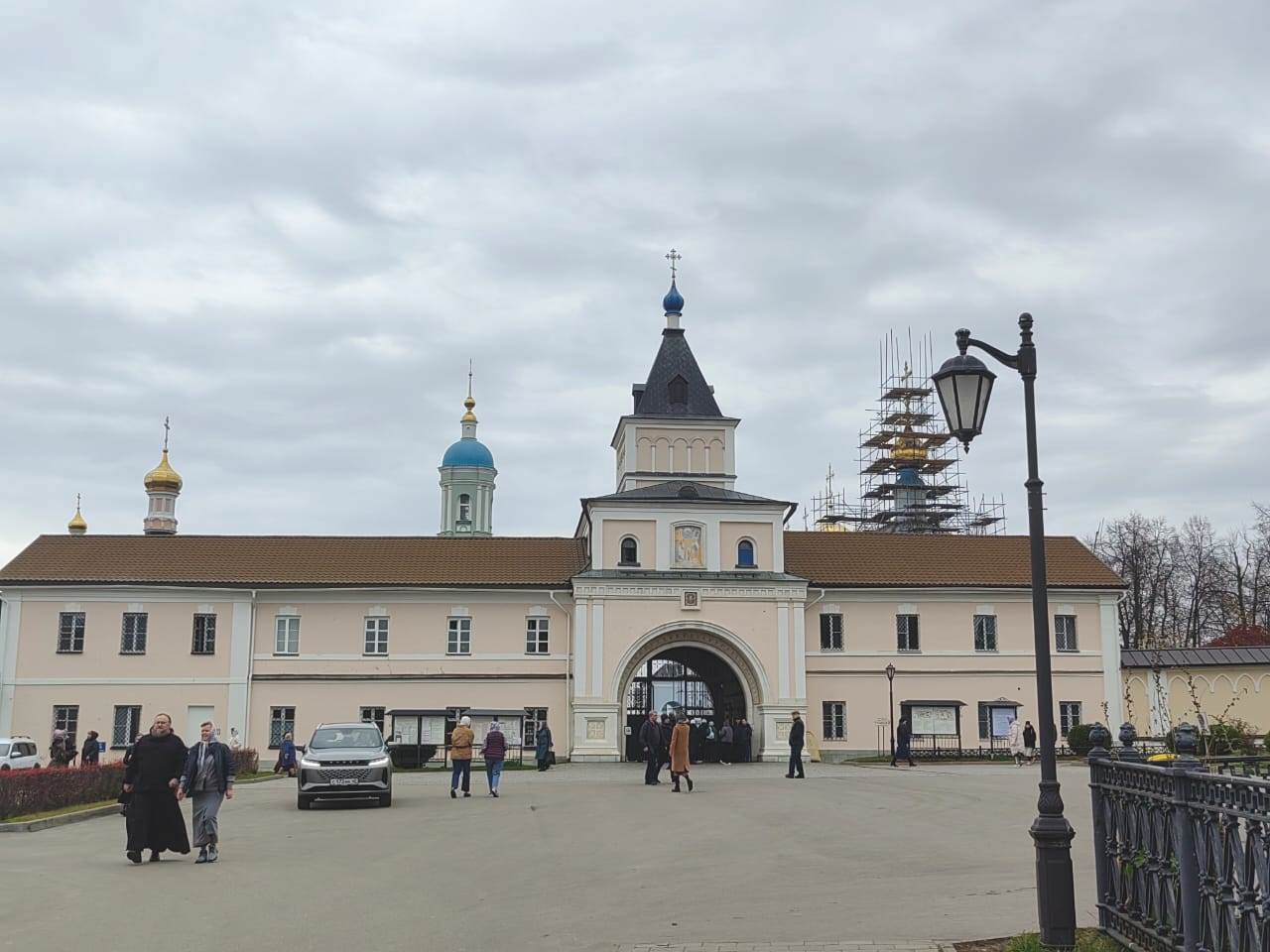 Участники Клуба «Активное долголетие» вместе с коллективом нашего Центра совершили незабываемую поездку в Калужскую область, которая подарила им не только новые впечатления, но и возможность прикоснуться к глубоким духовным... Участники Клуба «Активное долголетие» вместе с коллективом нашего Центра совершили незабываемую поездку в Калужскую область, которая подарила им не только новые впечатления, но и возможность прикоснуться к глубоким духовным...