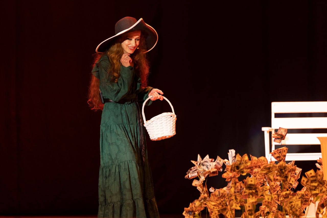 «Цветок душистых прерий». Вчера на сцене к/з «Дружба» состоялась музыкальная новелла Владимира Дубинина «Цветок душистых прерий» по мотивам произведений известного английского писателя Томаса Майн Рида Власть, деньги... «Цветок душистых прерий». Вчера на сцене к/з «Дружба» состоялась музыкальная новелла Владимира Дубинина «Цветок душистых прерий» по мотивам произведений известного английского писателя Томаса Майн Рида Власть, деньги...