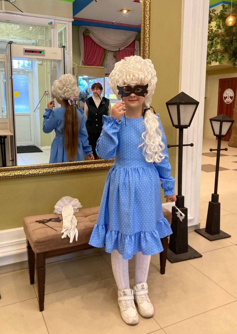 В Брянском областном театре кукол перед спектаклем «Пётр I - жизнь и деяния» Могилёвского областного театра кукол зрители погрузились в атмосферу бала В Брянском областном театре кукол перед спектаклем «Пётр I - жизнь и деяния» Могилёвского областного театра кукол зрители погрузились в атмосферу бала