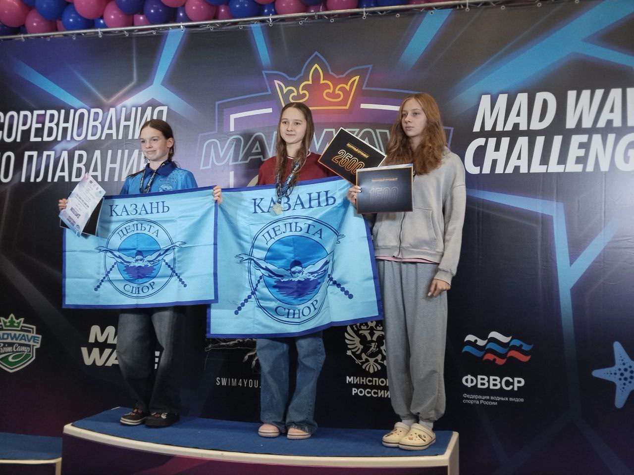Во второй день Всероссийских соревнований по плаванию в Казани брянцы вновь поднимались на пьедестал почета Во второй день Всероссийских соревнований по плаванию в Казани брянцы вновь поднимались на пьедестал почета