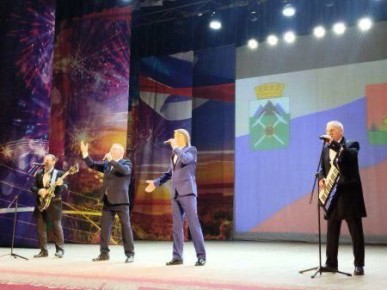 Вокально-инструментальный ансамбль «Стожары» Брянской областной филармонии выступил в г. Брянка Луганской области