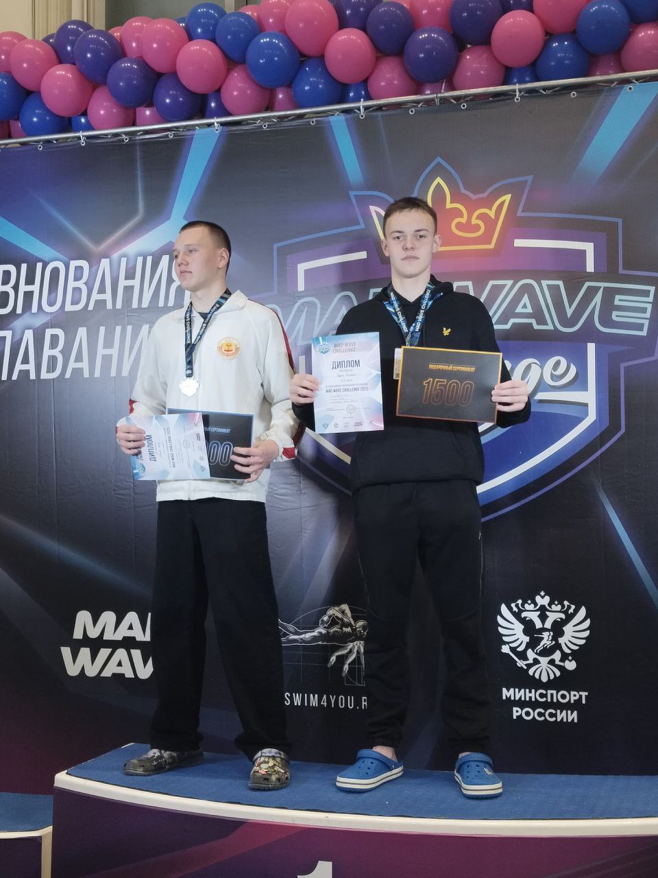 Во второй день Всероссийских соревнований по плаванию в Казани брянцы вновь поднимались на пьедестал почета Во второй день Всероссийских соревнований по плаванию в Казани брянцы вновь поднимались на пьедестал почета