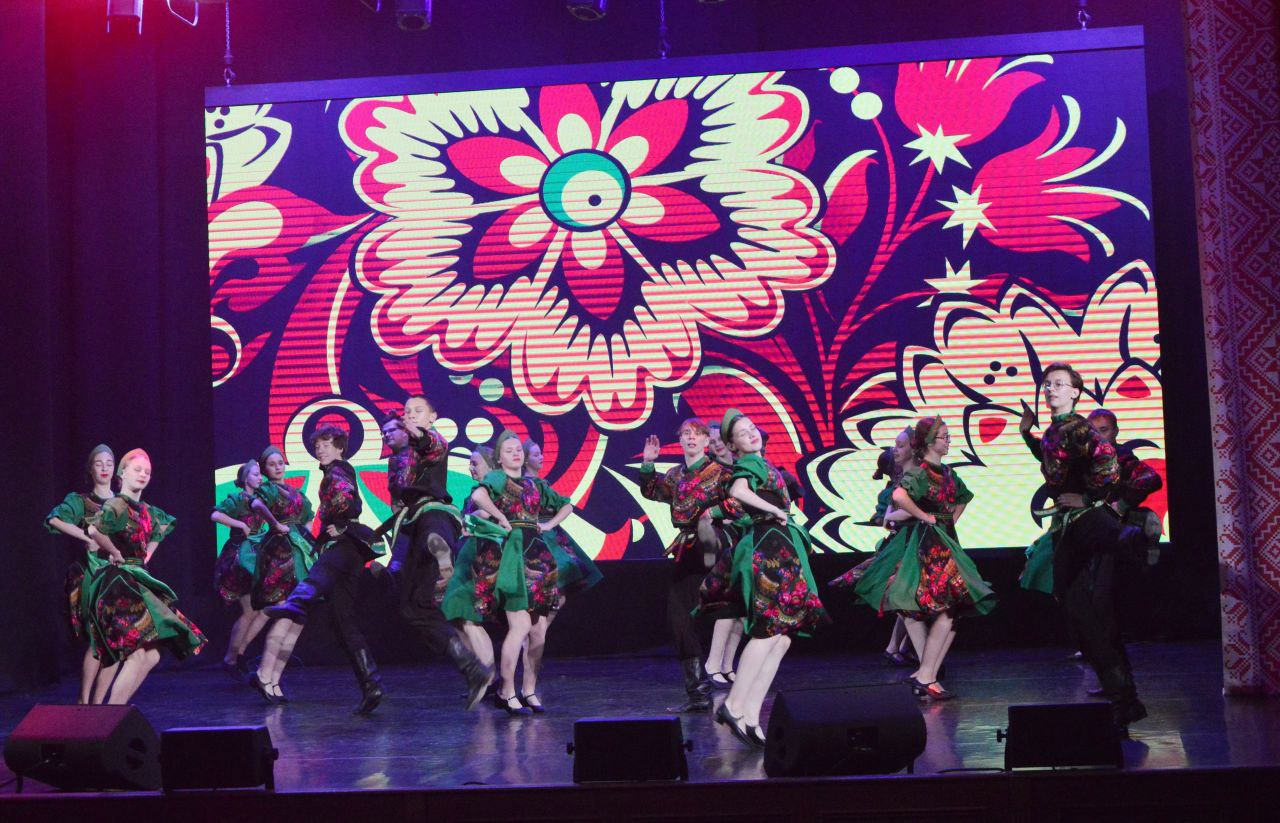 Частью презентации третьей части издания «Традиционный народный костюм Брянской области конца XIX – начала XX века» стала концертная программа «В единстве наша сила» с участием ведущих творческих коллективов учреждений... Частью презентации третьей части издания «Традиционный народный костюм Брянской области конца XIX – начала XX века» стала концертная программа «В единстве наша сила» с участием ведущих творческих коллективов учреждений...