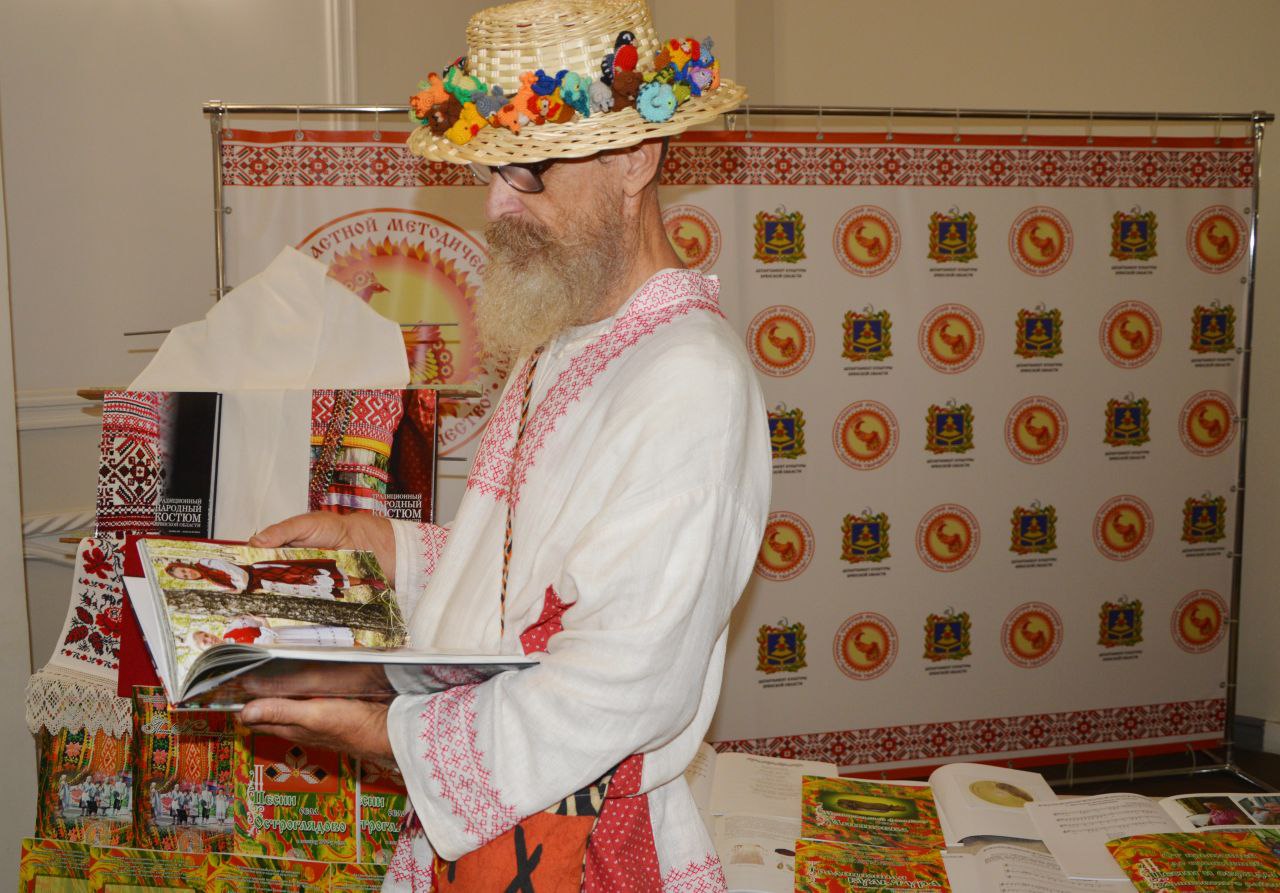 3 ноября, в рамках Всероссийской акции «Ночь искусств», во Дворце культуры БМЗ Брянского областного методического центра «Народное творчество» состоялось торжественное мероприятие, посвященное Дню народного единства 3 ноября, в рамках Всероссийской акции «Ночь искусств», во Дворце культуры БМЗ Брянского областного методического центра «Народное творчество» состоялось торжественное мероприятие, посвященное Дню народного единства