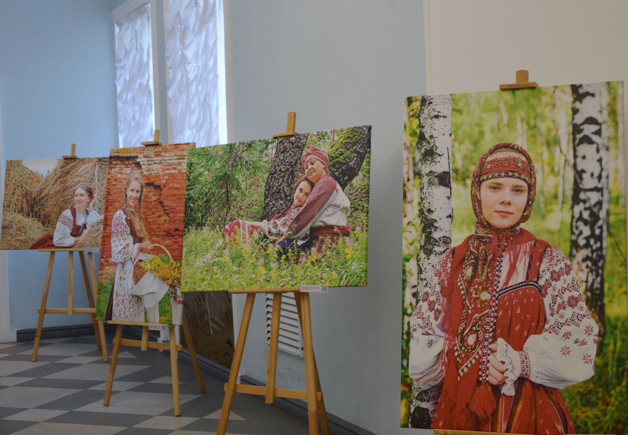 3 ноября, в рамках Всероссийской акции «Ночь искусств», во Дворце культуры БМЗ Брянского областного методического центра «Народное творчество» состоялось торжественное мероприятие, посвященное Дню народного единства 3 ноября, в рамках Всероссийской акции «Ночь искусств», во Дворце культуры БМЗ Брянского областного методического центра «Народное творчество» состоялось торжественное мероприятие, посвященное Дню народного единства