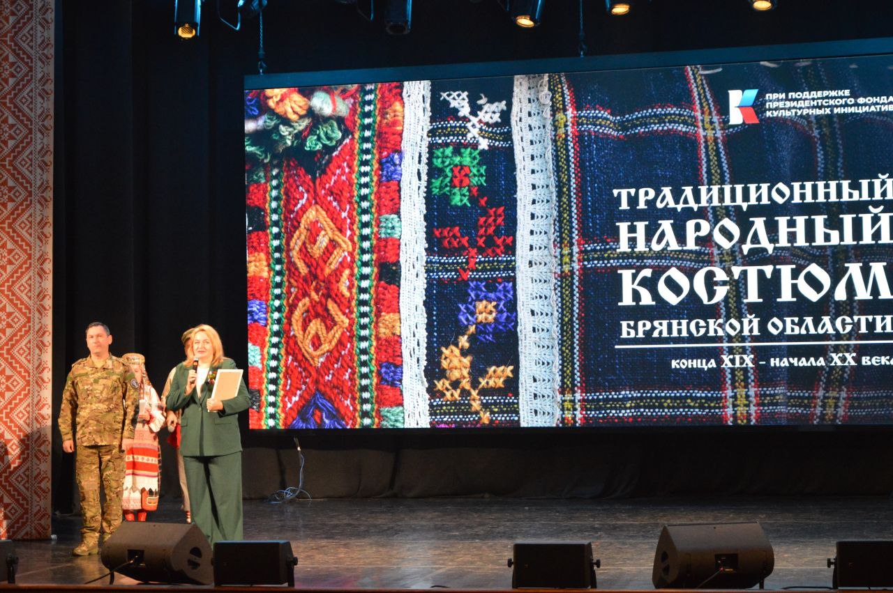 День Народного единства совпадает с чествованием одной из самых почитаемых православных святынь — Казанской иконы Божией матери и имеет глубочайший смысл День Народного единства совпадает с чествованием одной из самых почитаемых православных святынь — Казанской иконы Божией матери и имеет глубочайший смысл