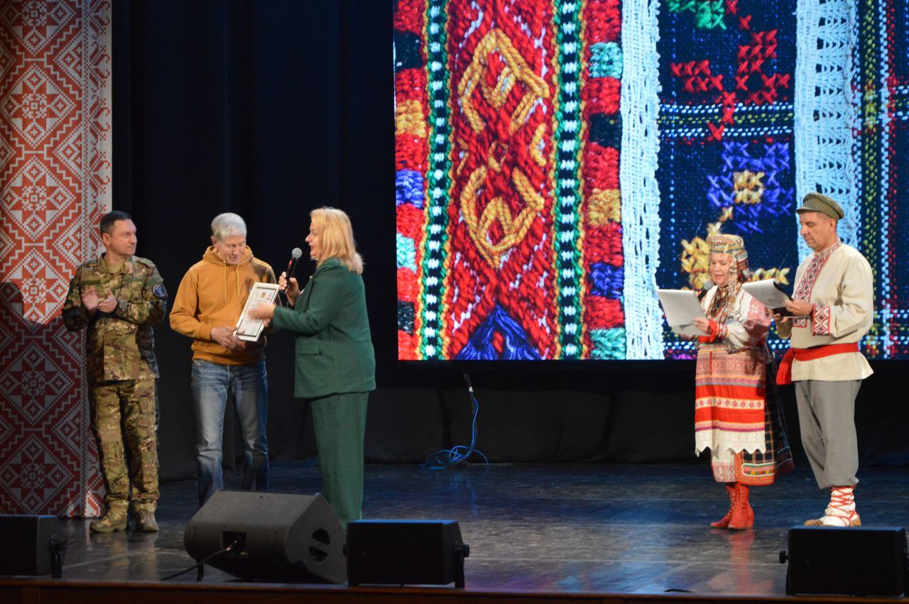 День Народного единства совпадает с чествованием одной из самых почитаемых православных святынь — Казанской иконы Божией матери и имеет глубочайший смысл День Народного единства совпадает с чествованием одной из самых почитаемых православных святынь — Казанской иконы Божией матери и имеет глубочайший смысл