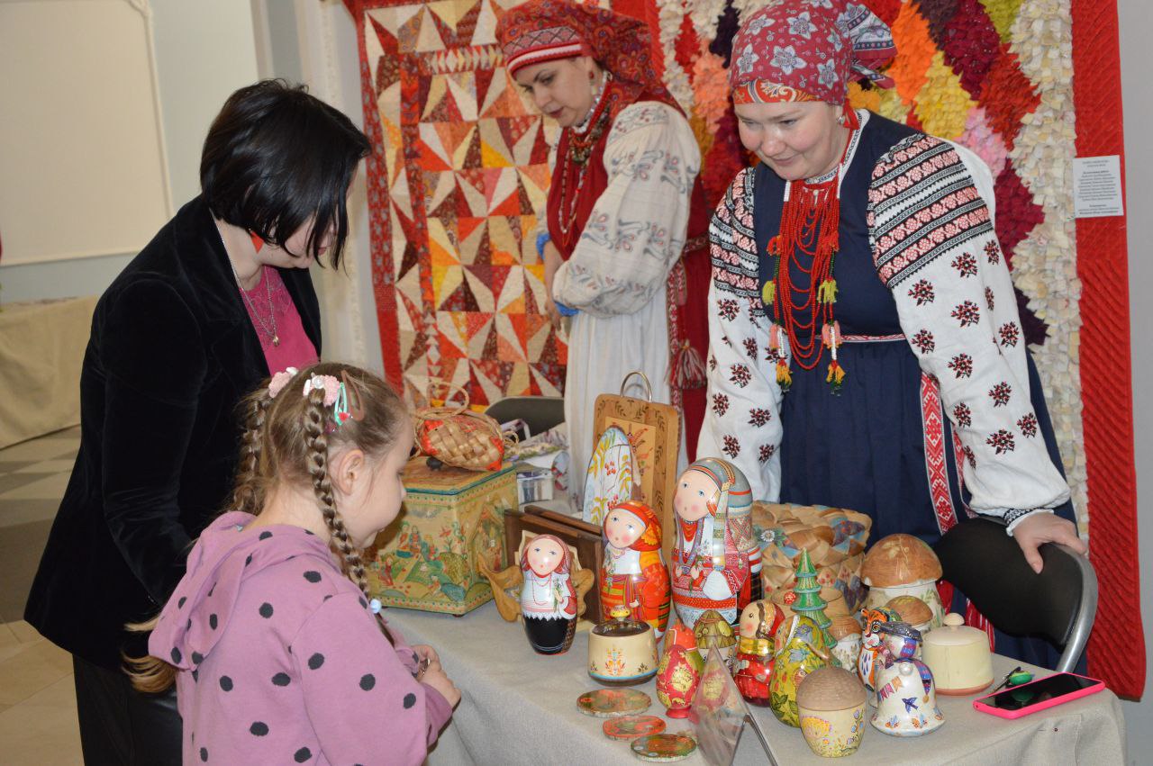 3 ноября, в рамках Всероссийской акции «Ночь искусств», во Дворце культуры БМЗ Брянского областного методического центра «Народное творчество» состоялось торжественное мероприятие, посвященное Дню народного единства 3 ноября, в рамках Всероссийской акции «Ночь искусств», во Дворце культуры БМЗ Брянского областного методического центра «Народное творчество» состоялось торжественное мероприятие, посвященное Дню народного единства