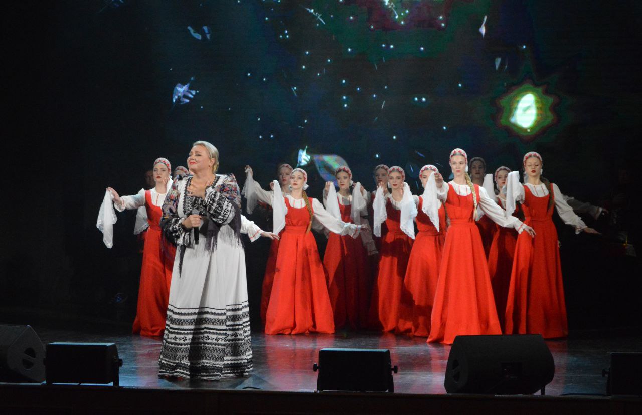 Частью презентации третьей части издания «Традиционный народный костюм Брянской области конца XIX – начала XX века» стала концертная программа «В единстве наша сила» с участием ведущих творческих коллективов учреждений... Частью презентации третьей части издания «Традиционный народный костюм Брянской области конца XIX – начала XX века» стала концертная программа «В единстве наша сила» с участием ведущих творческих коллективов учреждений...