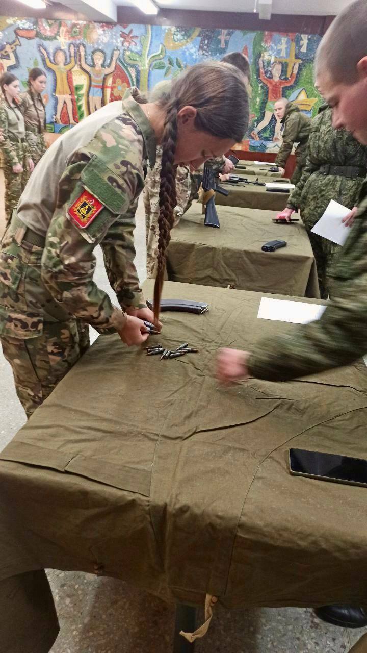 Юнармейцы Лопушской школы на областной профильной смене Юнармейцы Лопушской школы на областной профильной смене