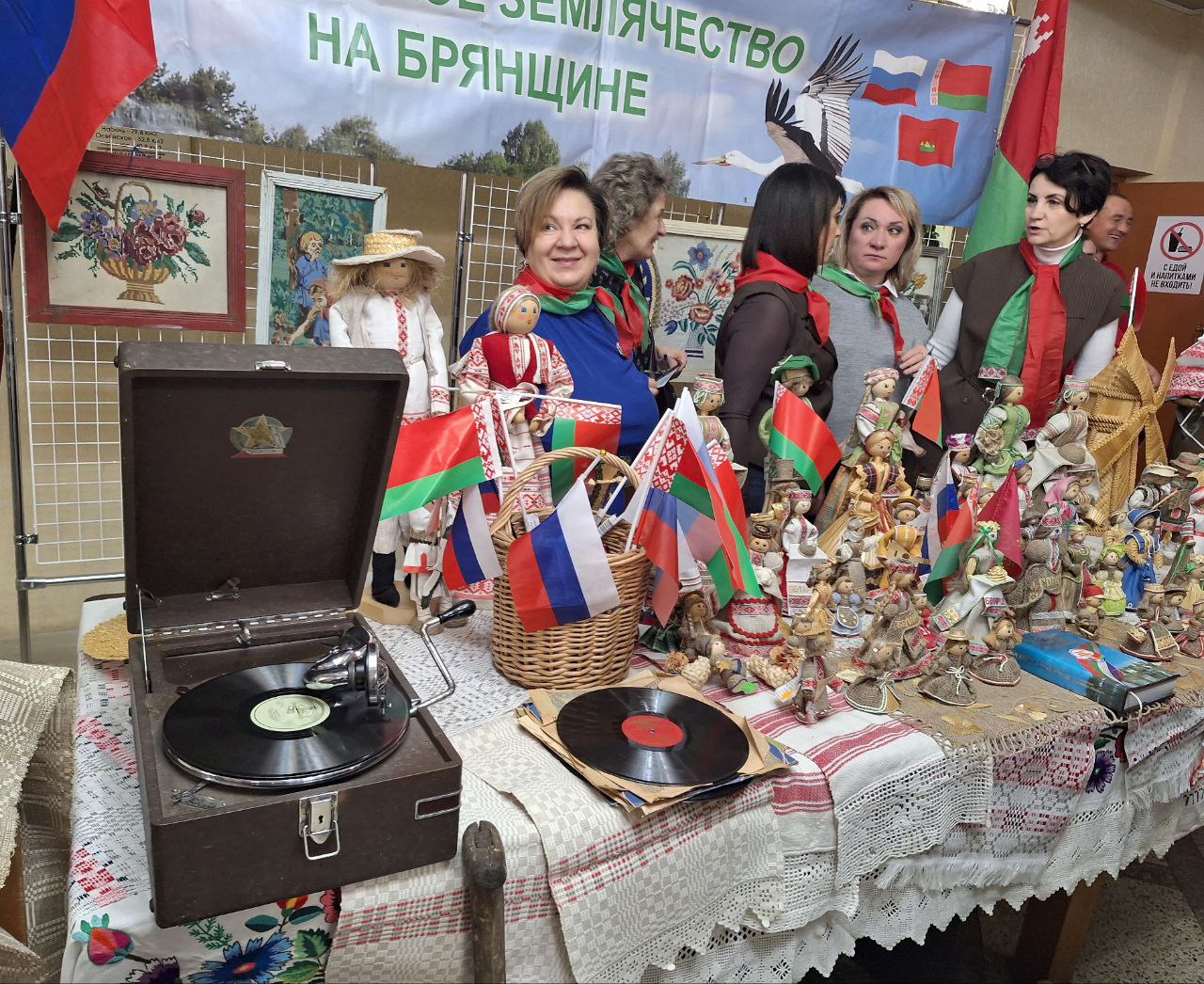 Инна Мухина: Замечательный концерт в честь Дня народного единства : поздравление Губернатора Брянской области Александра Богомаза, награждение наших достойных бойцов, проявивших свою храбрость и отвагу, встречи с близкими... Инна Мухина: Замечательный концерт в честь Дня народного единства : поздравление Губернатора Брянской области Александра Богомаза, награждение наших достойных бойцов, проявивших свою храбрость и отвагу, встречи с близкими...