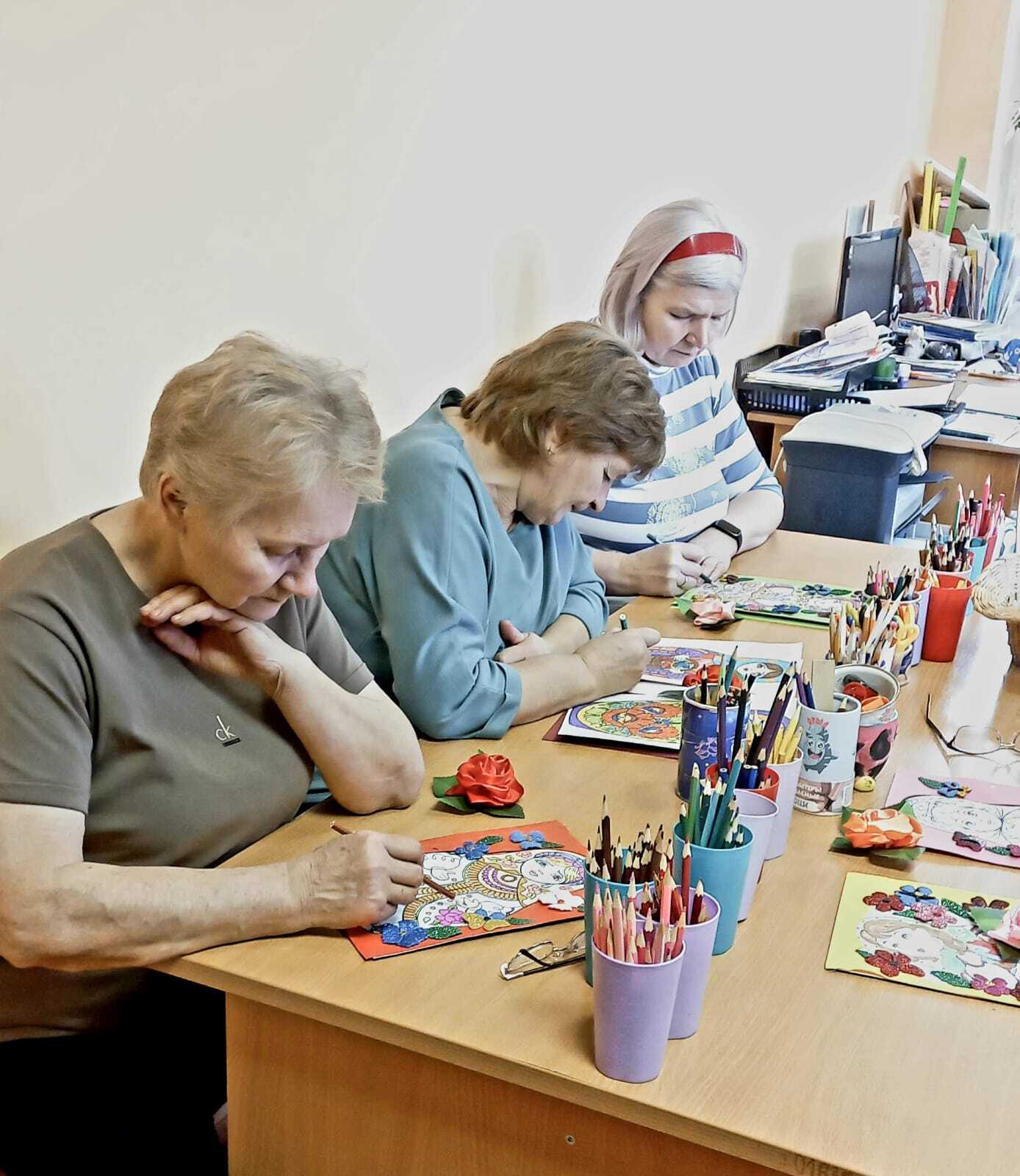 Мир русской матрёшки: творческое вдохновение участников клуба «Активное долголетие»