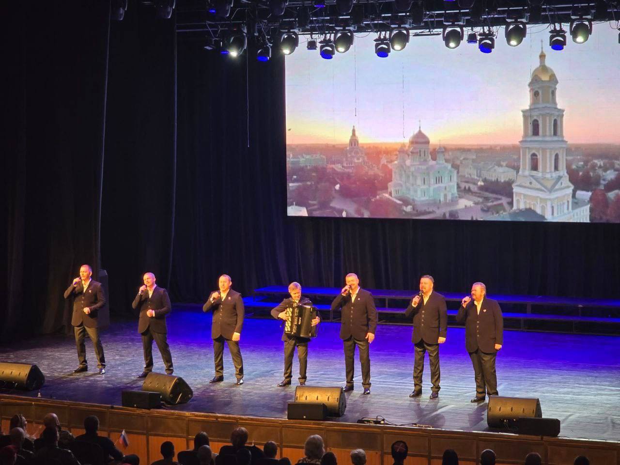 Сегодня на сцене к/з "Дружба" состоялся праздничный концерт, посвящённый Дню народного единства «Наш дом — Россия» Сегодня на сцене к/з "Дружба" состоялся праздничный концерт, посвящённый Дню народного единства «Наш дом — Россия»