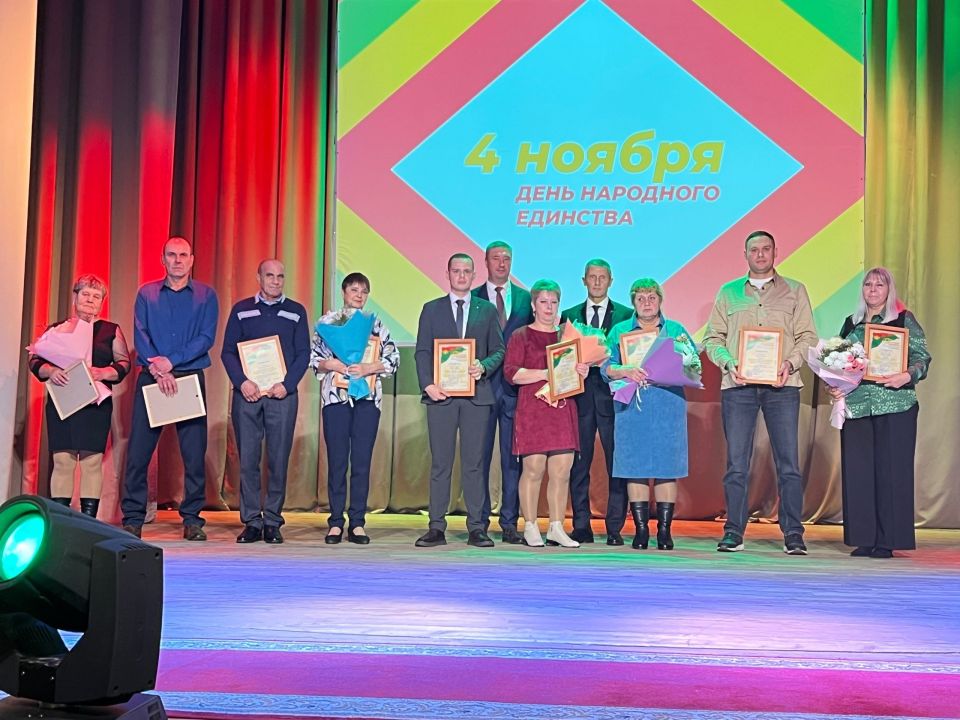 Ежегодно 4 ноября Российская Федерация отмечает молодой, но значимый праздник – День народного единства Ежегодно 4 ноября Российская Федерация отмечает молодой, но значимый праздник – День народного единства